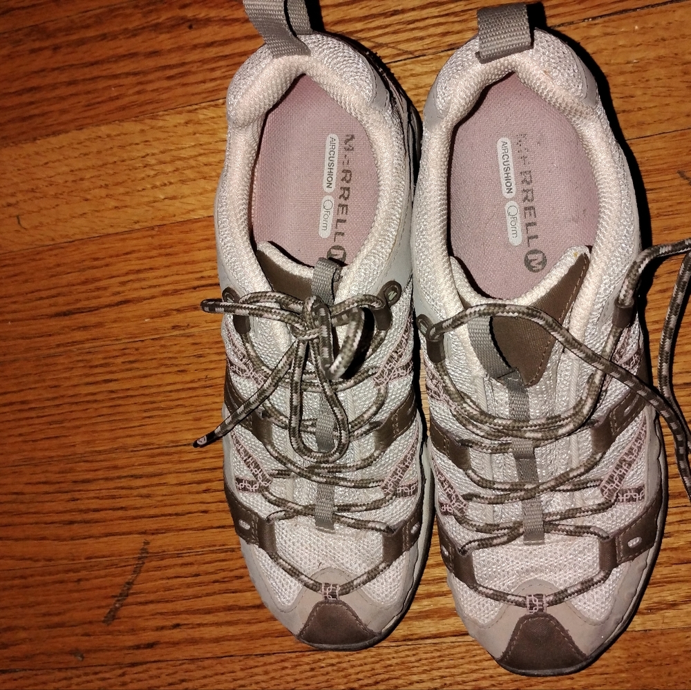 Walking/Hiking Sneakers